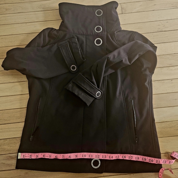 Lululemon Audrey Jacket Sz M Softshell Wind Rain Fitted Silhouette Black - Picture 2 of 15